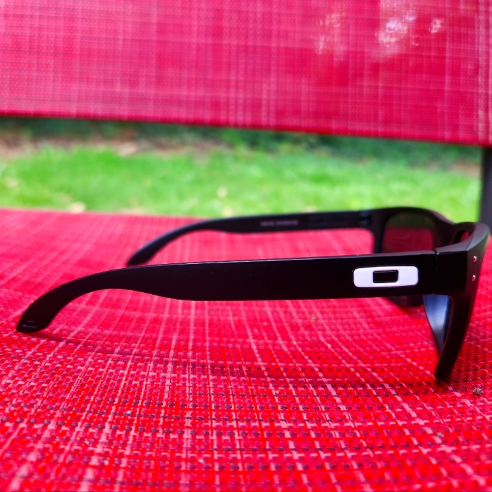 Oakley Holbrook